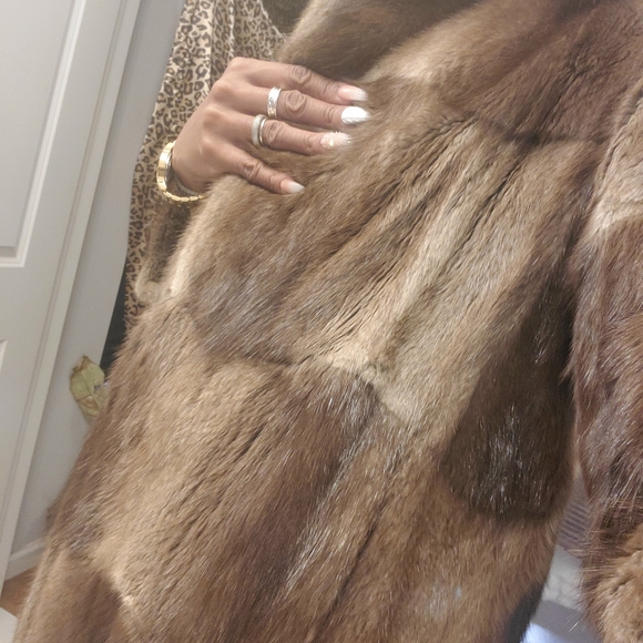 🥰 Fox Fur Coat - Picture 3 of 7